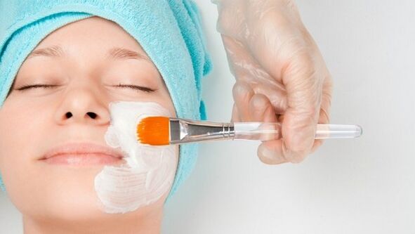 Máscara facial - um remédio popular para o rejuvenescimento da pele em casa
