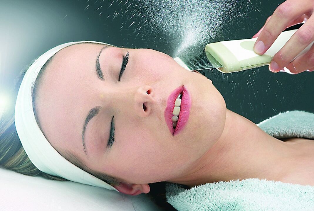 Limpeza facial ultrassônica para rejuvenescimento